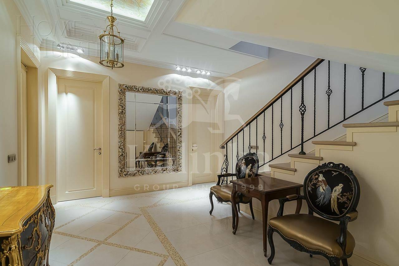 3-этажный таунхаус 340 м² с отделкой