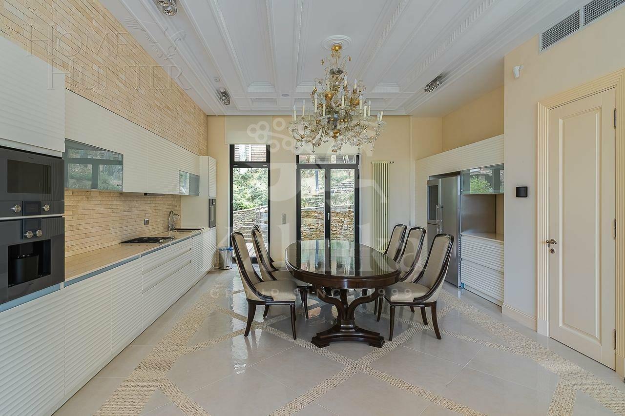 3-этажный таунхаус 340 м² с отделкой