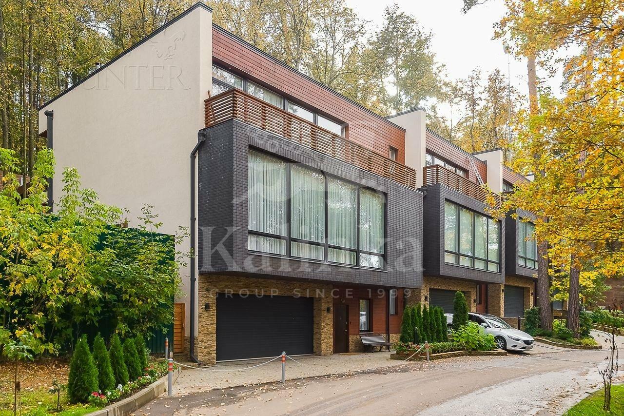 3-этажный таунхаус 340 м² с отделкой