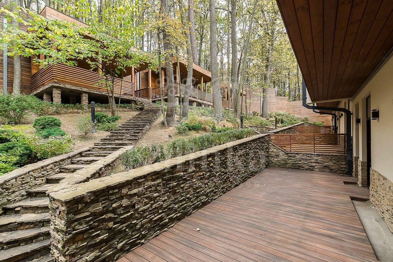 3-этажный таунхаус 340 м² с отделкой