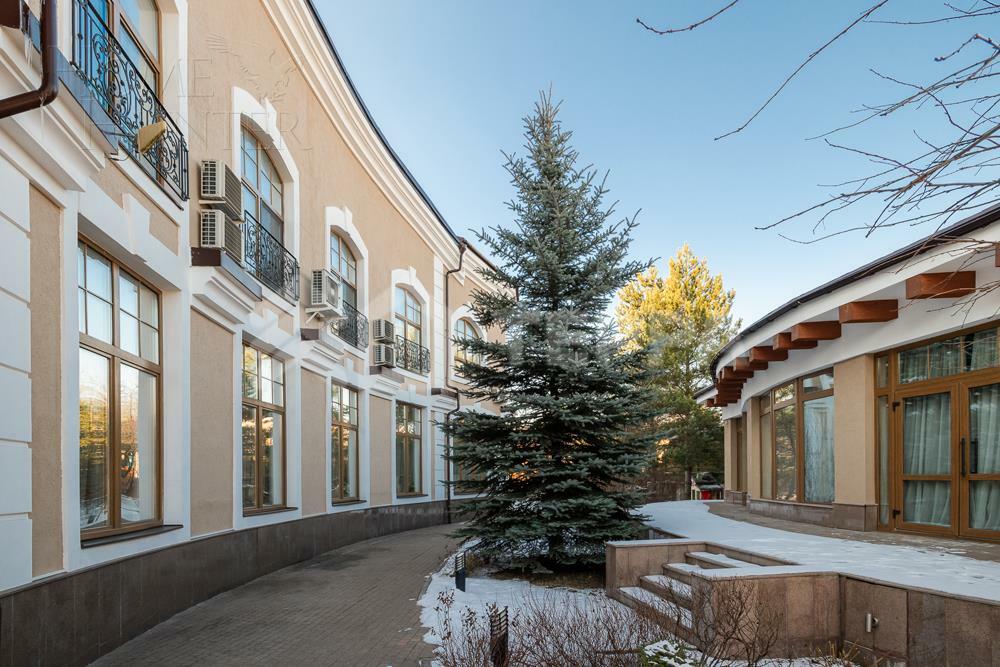 2-этажный коттедж 1 000 м² с отделкой