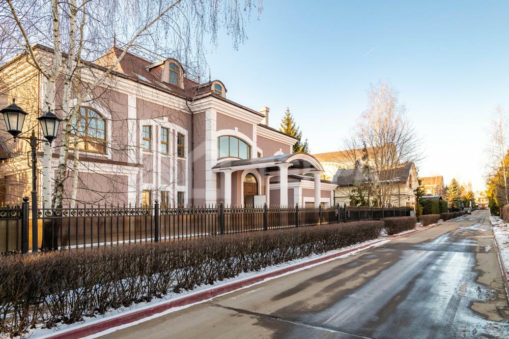 2-этажный коттедж 1 000 м² с отделкой