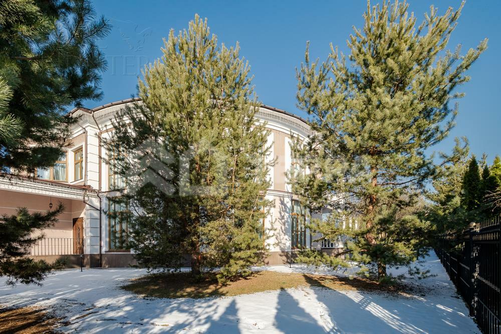 2-этажный коттедж 1 381 м² с отделкой