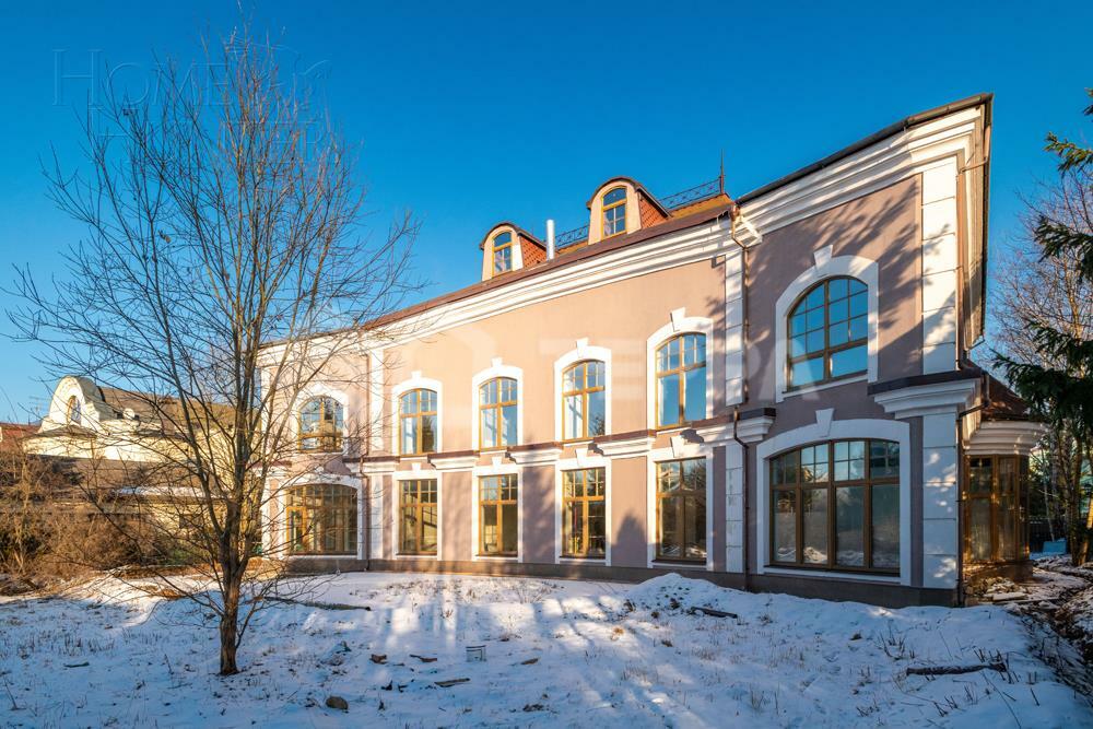 2-этажный коттедж 1 000 м² с отделкой