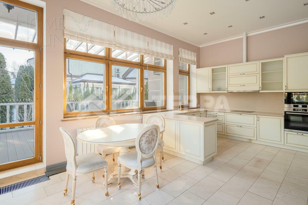 2-этажный коттедж 1 381 м² с отделкой