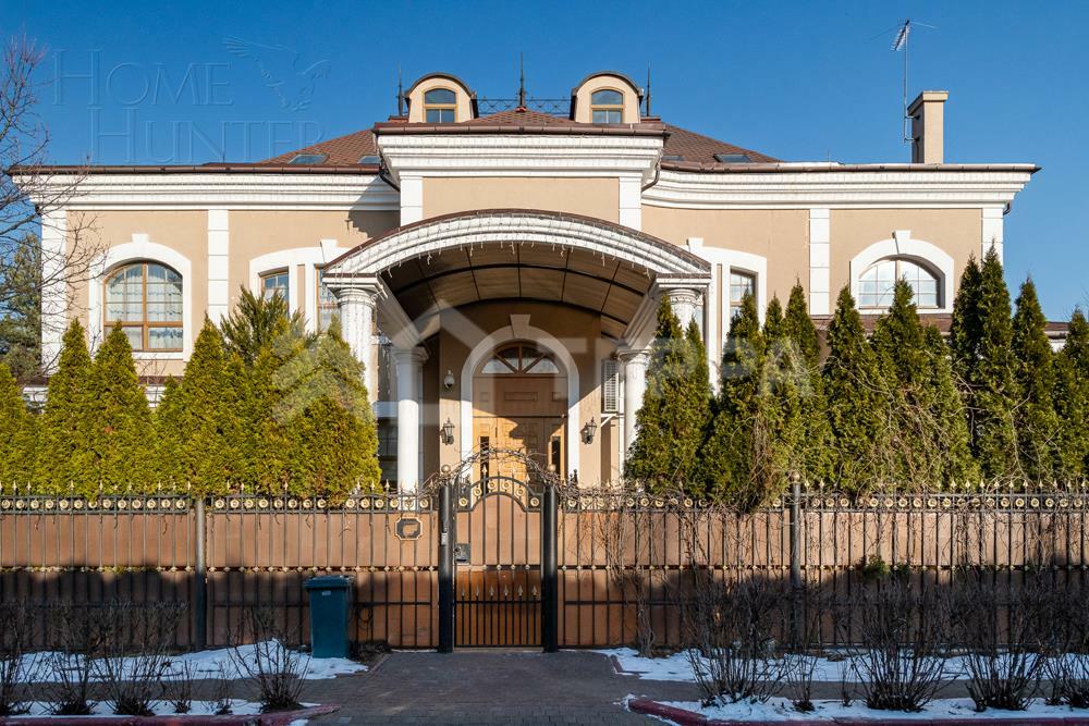 2-этажный коттедж 1 000 м² с отделкой