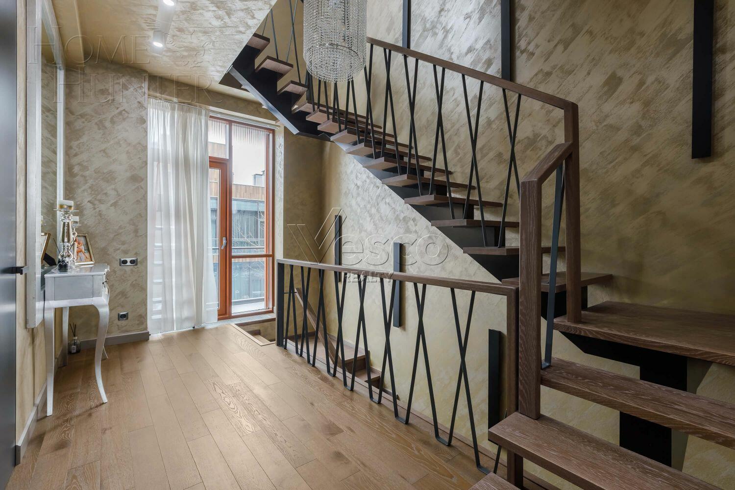 3-этажный таунхаус 170 м² с отделкой