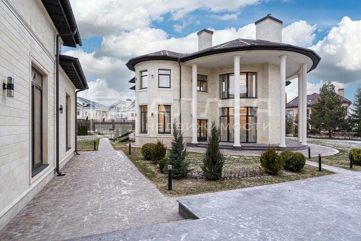 3-этажный коттедж 1 445 м² с отделкой