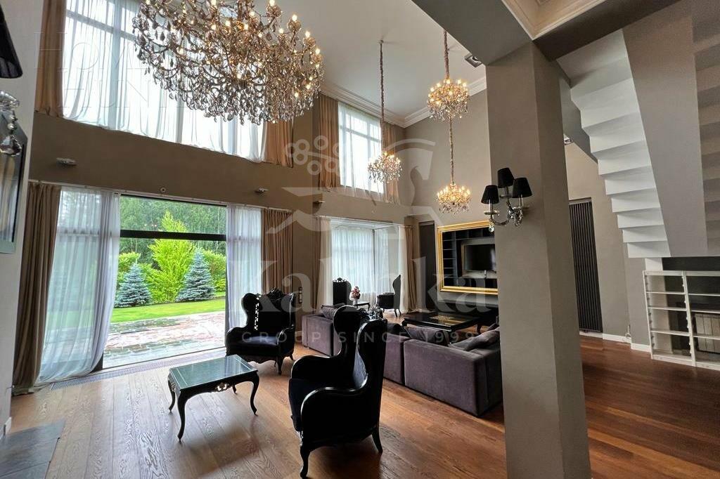 3-этажный коттедж 900 м² с отделкой