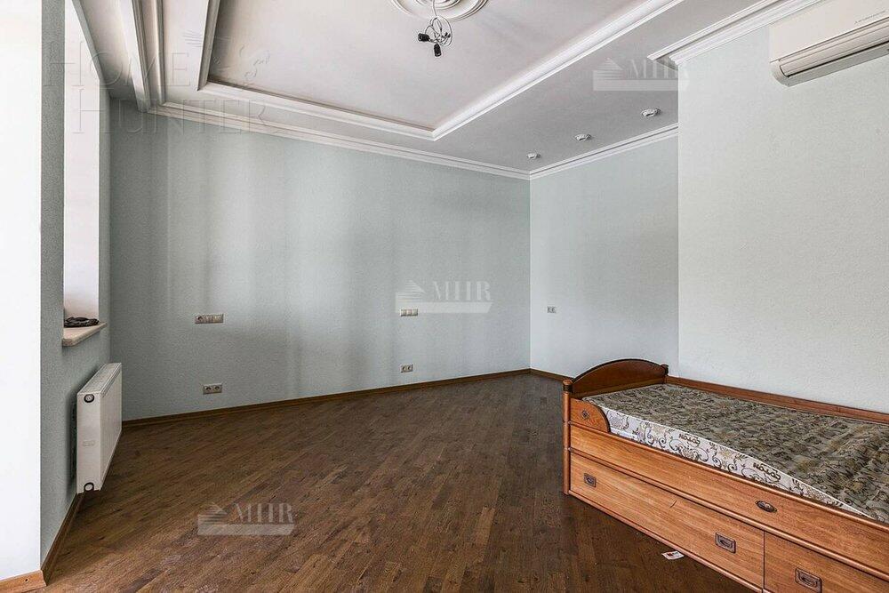 2-этажный коттедж 1 000 м² с отделкой