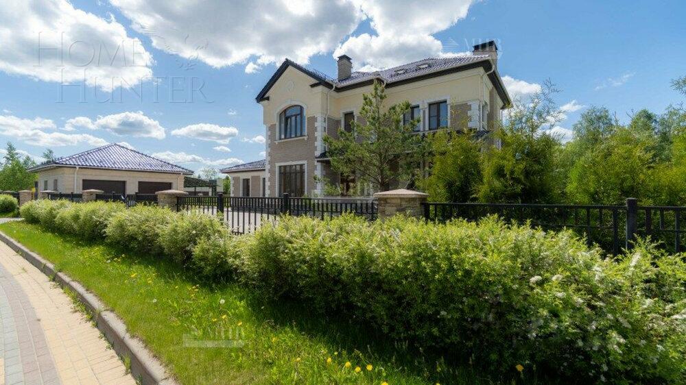 2-этажный коттедж 1 000 м² с отделкой