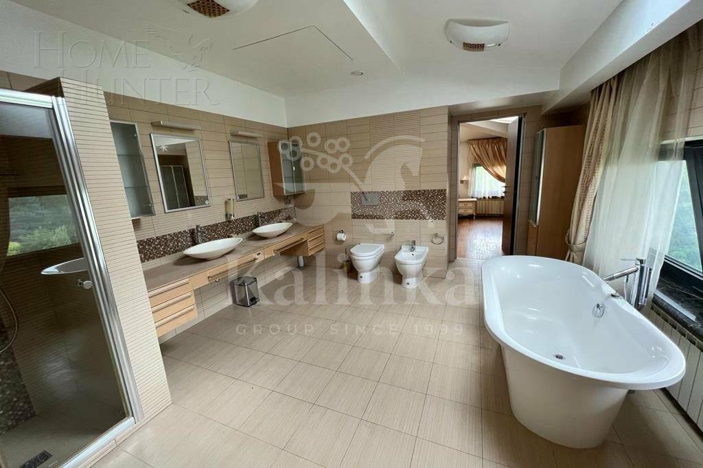 3-этажный коттедж 900 м² с отделкой