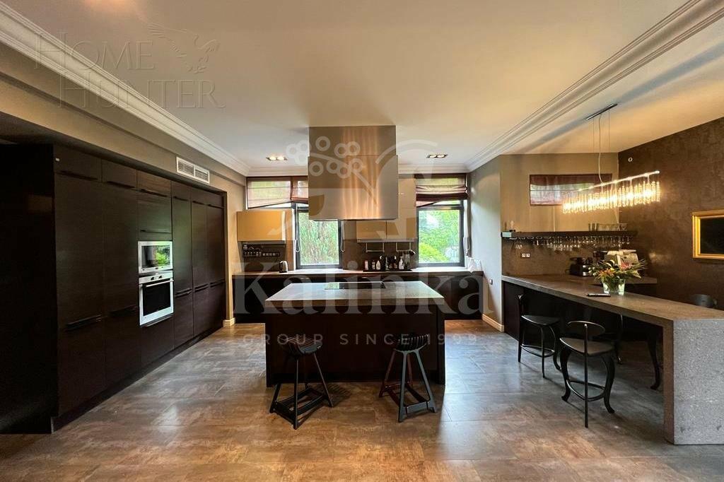 3-этажный коттедж 900 м² с отделкой