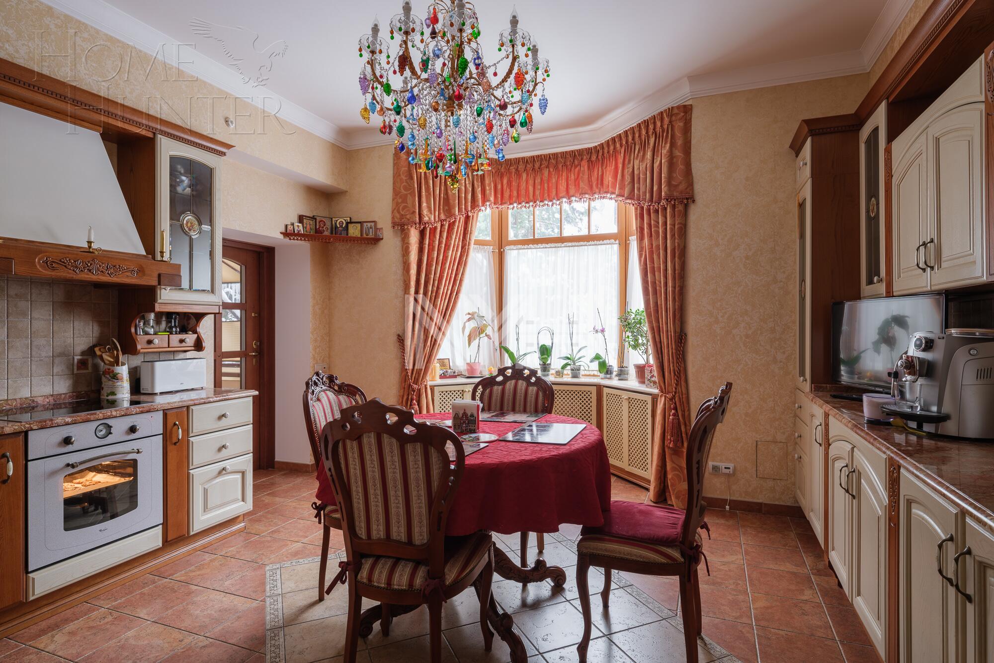 3-этажный коттедж 962 м² с отделкой