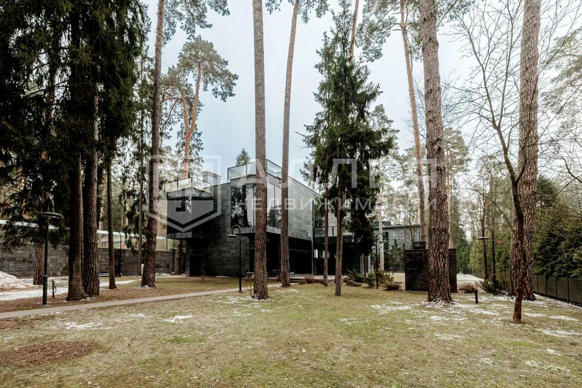 2-этажный коттедж 680 м² с отделкой