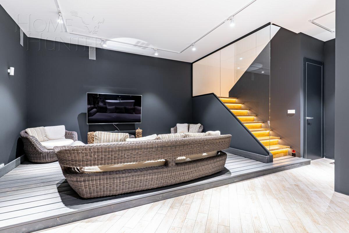 3-этажный таунхаус 350 м² с отделкой