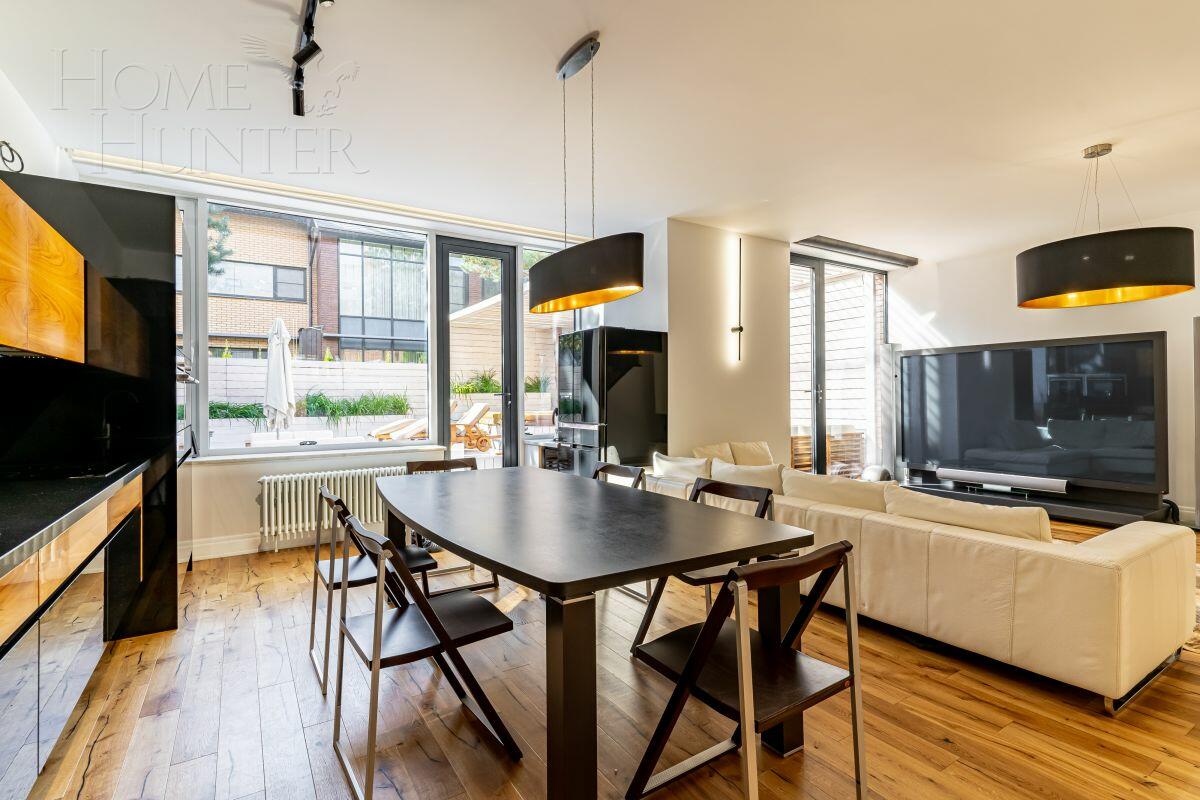 3-этажный таунхаус 350 м² с отделкой