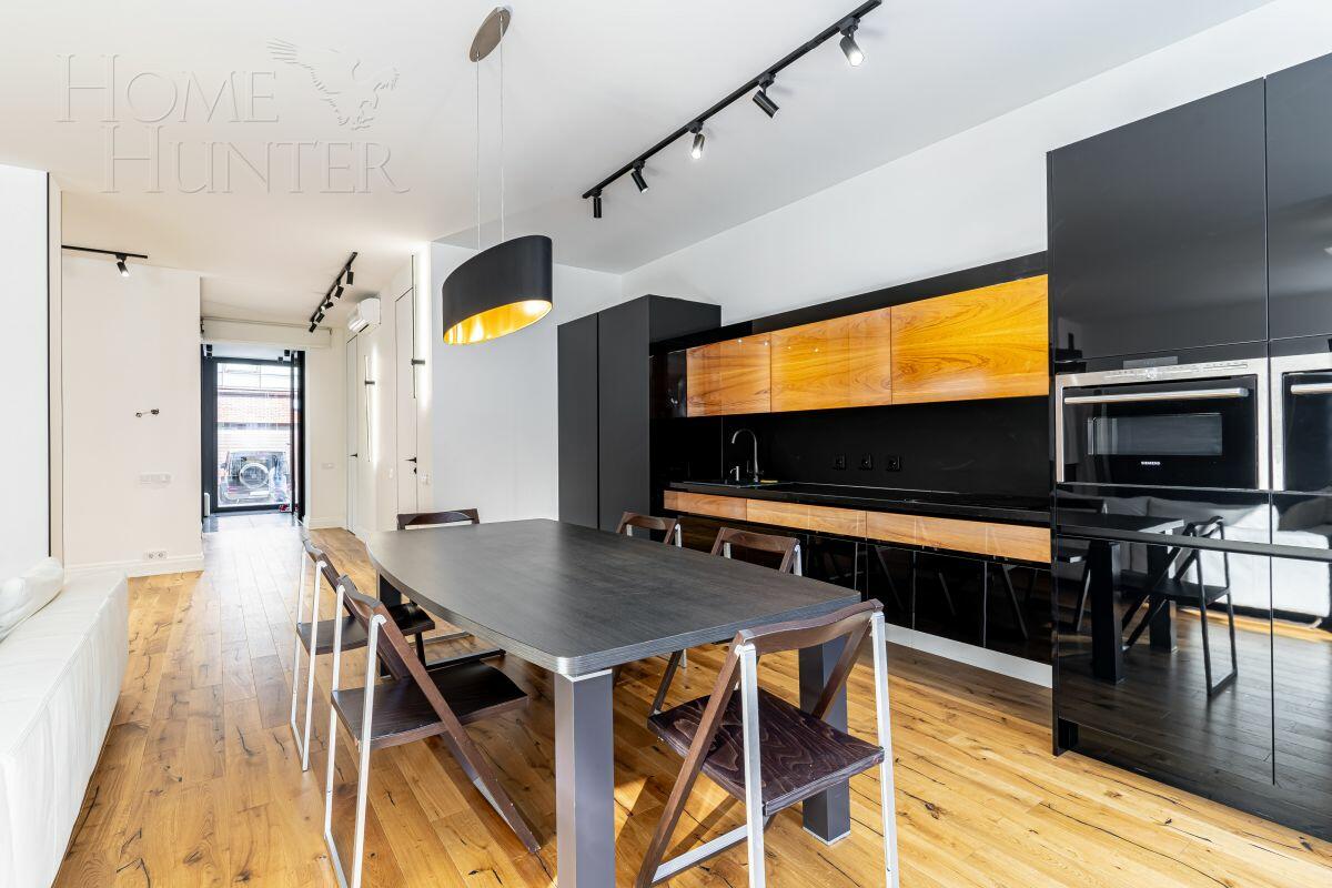 3-этажный таунхаус 350 м² с отделкой