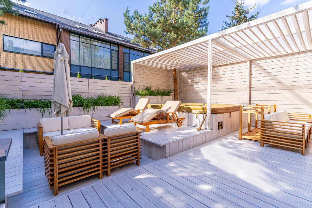 3-этажный таунхаус 350 м² с отделкой