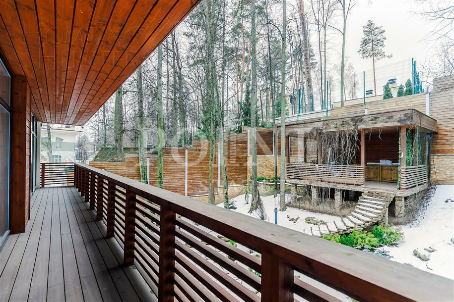 3-этажный таунхаус 430 м² с отделкой