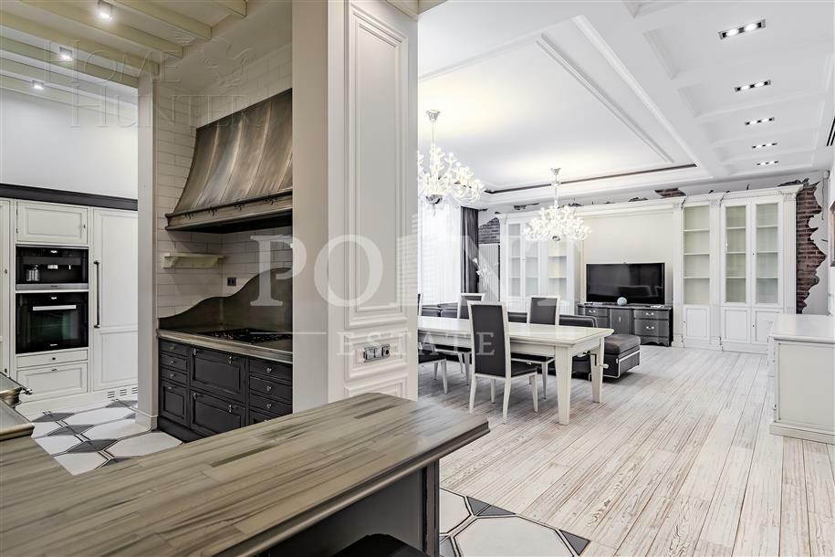 3-этажный таунхаус 430 м² с отделкой