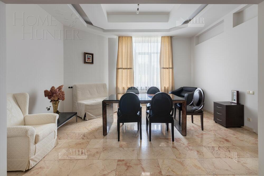 2-этажный коттедж 1 000 м² с отделкой