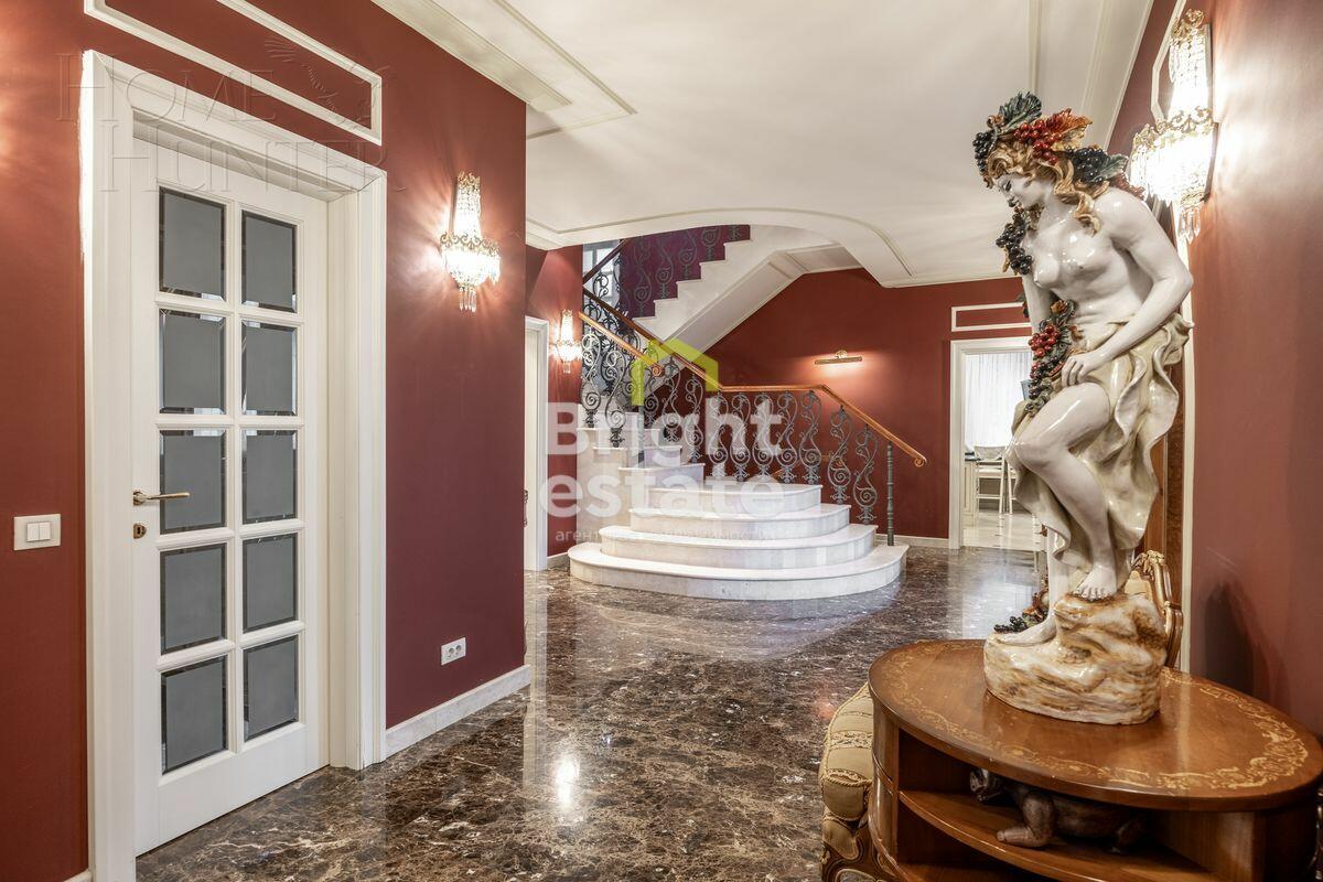 2-этажный коттедж 1 084 м² с отделкой