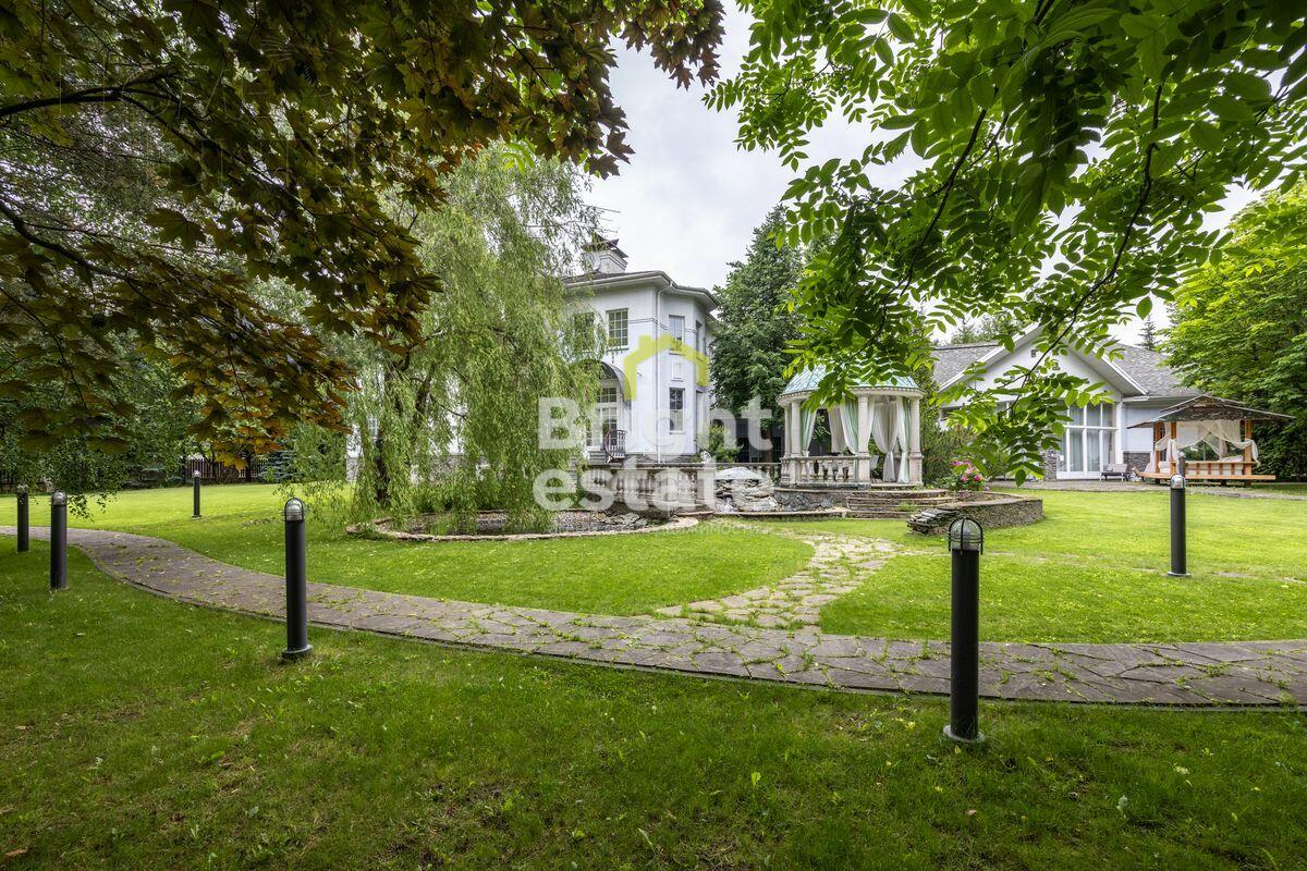 2-этажный коттедж 1 084 м² с отделкой