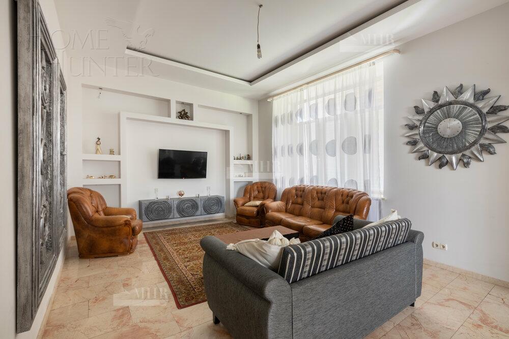 2-этажный коттедж 1 000 м² с отделкой