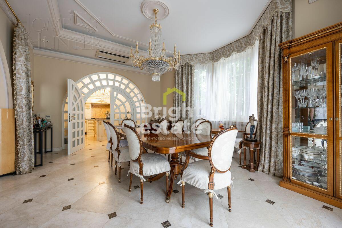 2-этажный коттедж 1 084 м² с отделкой