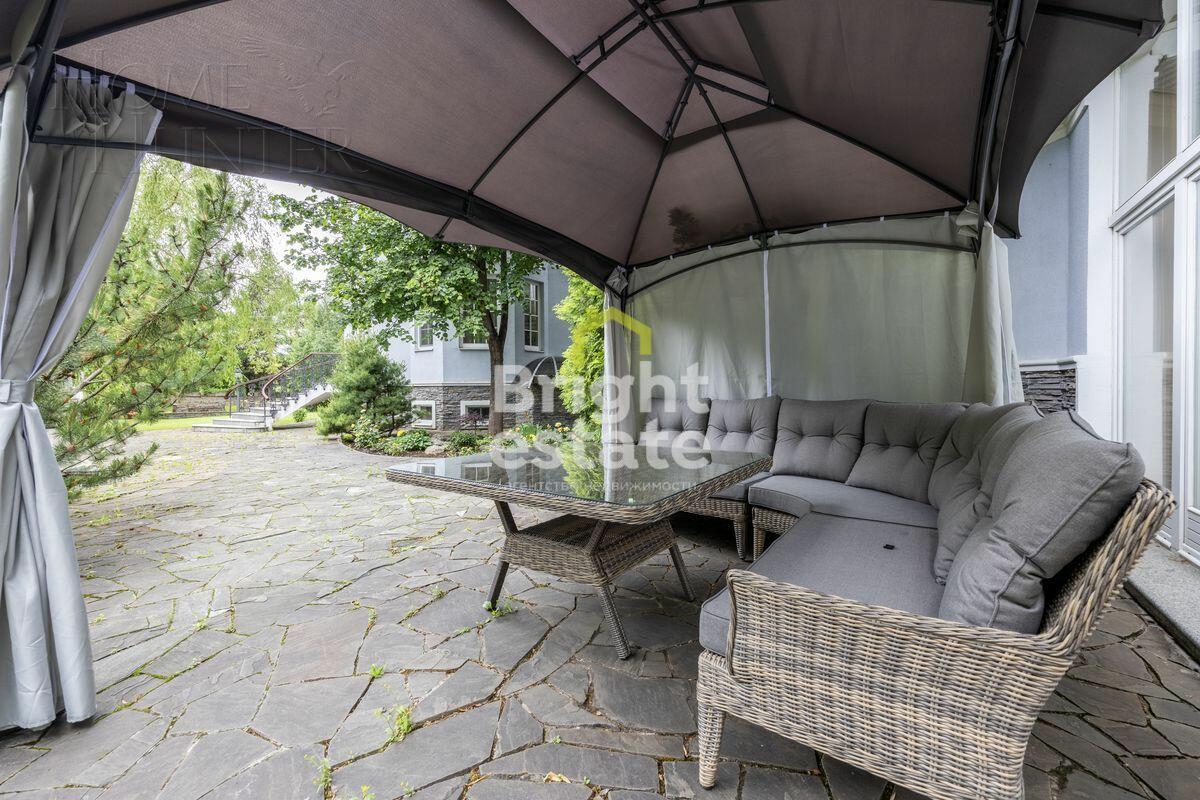 2-этажный коттедж 1 084 м² с отделкой