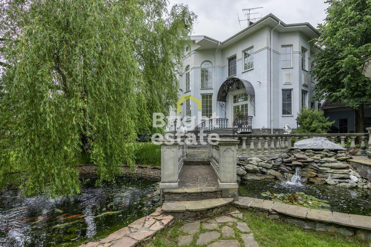 2-этажный коттедж 1 084 м² с отделкой