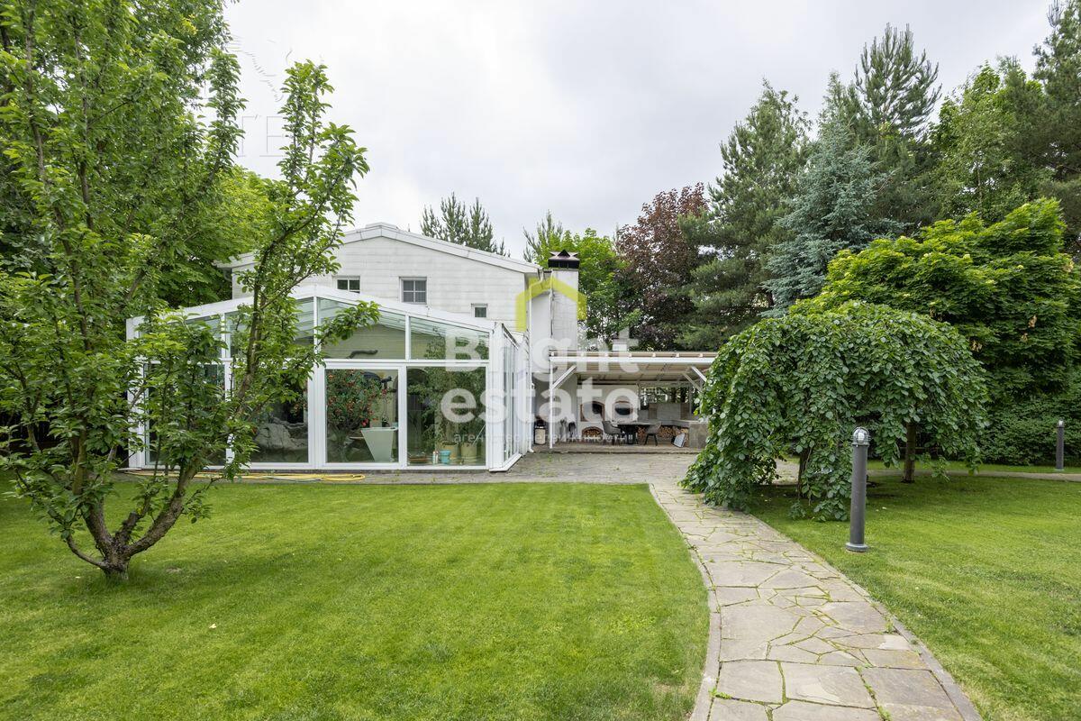 2-этажный коттедж 1 084 м² с отделкой