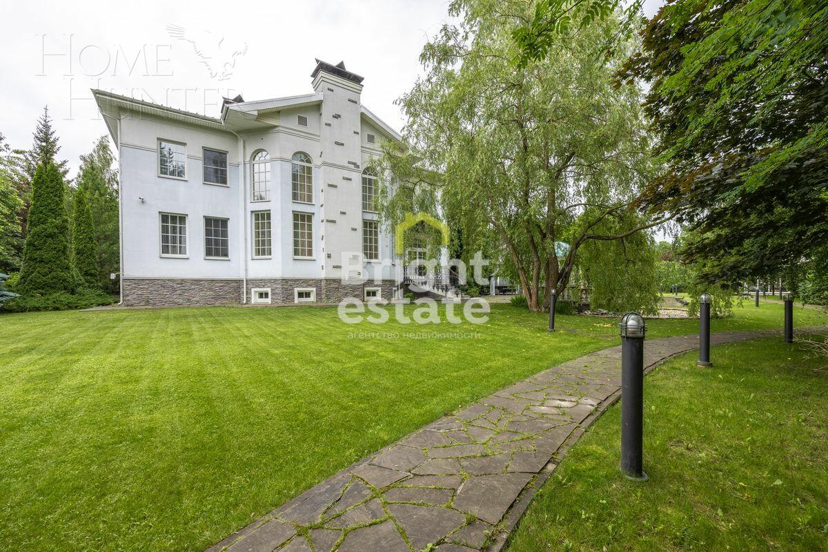 2-этажный коттедж 1 084 м² с отделкой