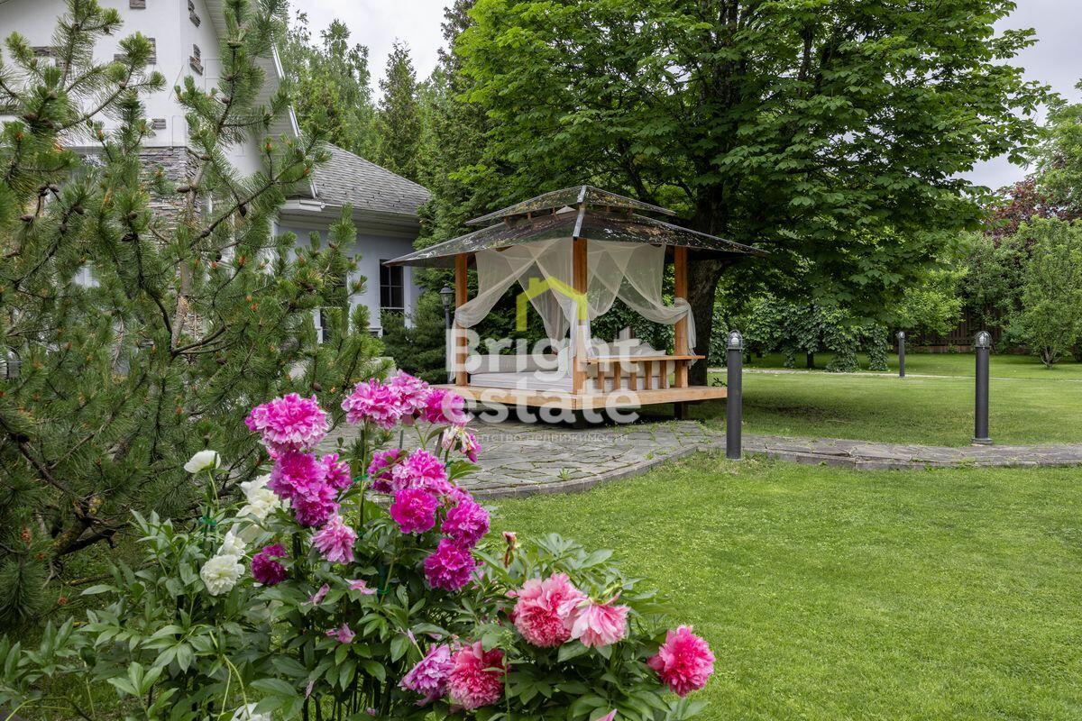 2-этажный коттедж 1 084 м² с отделкой