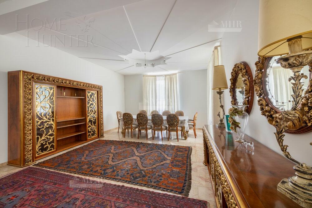 2-этажный коттедж 1 000 м² с отделкой