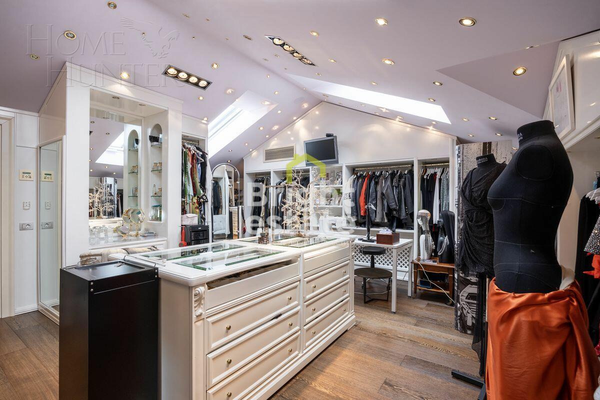 2-этажный коттедж 1 084 м² с отделкой