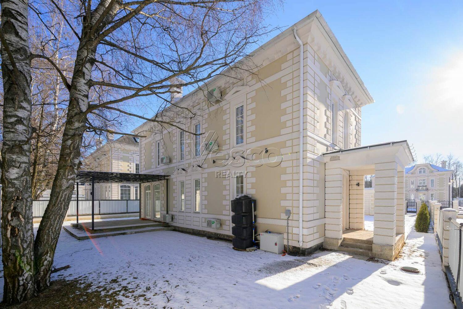 3-этажный коттедж 222 м² с отделкой