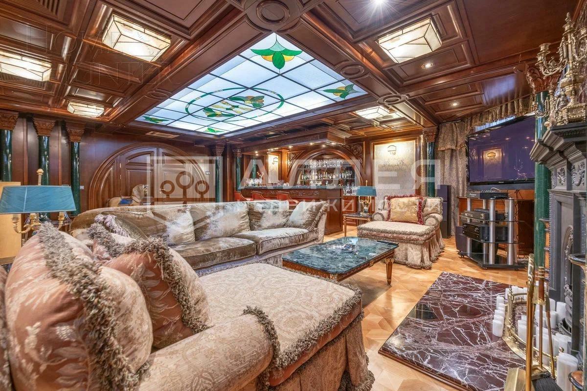 2-этажный коттедж 1 084 м² с отделкой