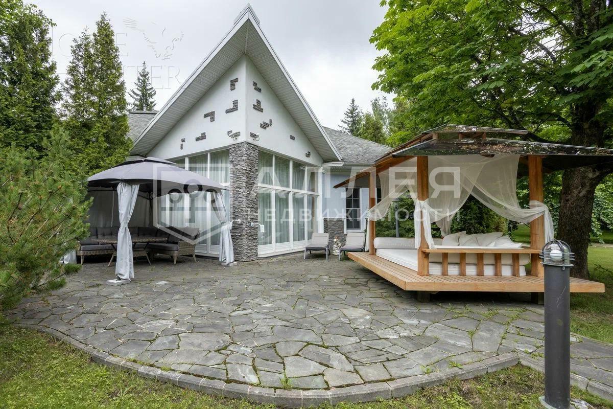 2-этажный коттедж 1 084 м² с отделкой