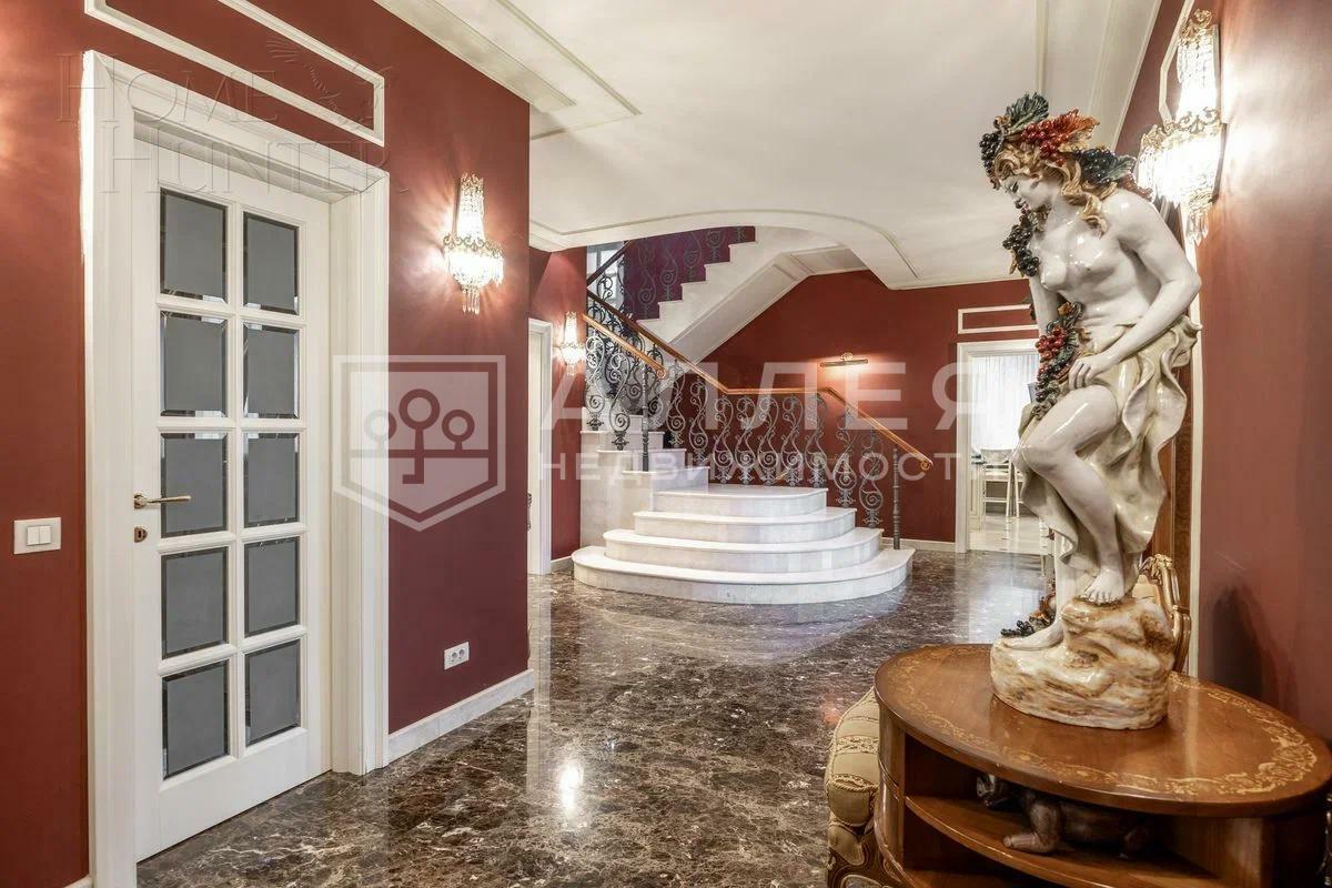 2-этажный коттедж 1 084 м² с отделкой