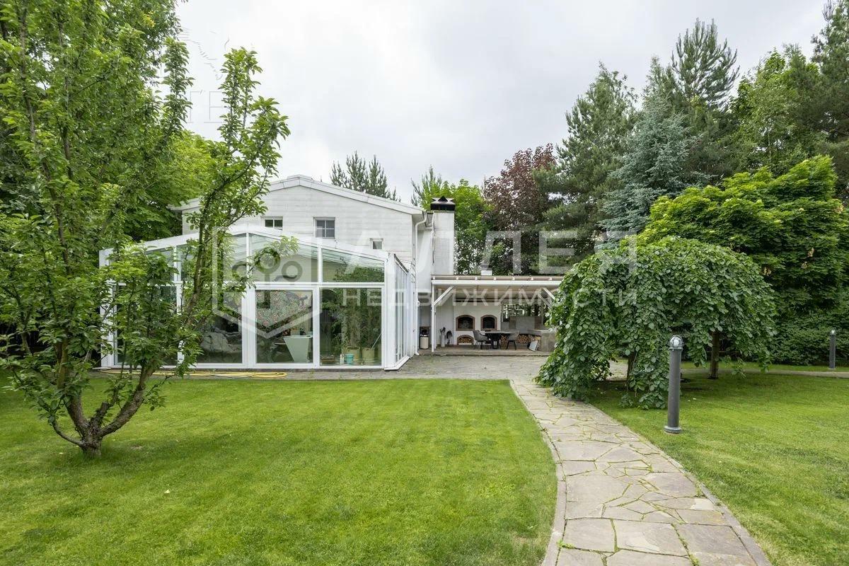 2-этажный коттедж 1 084 м² с отделкой