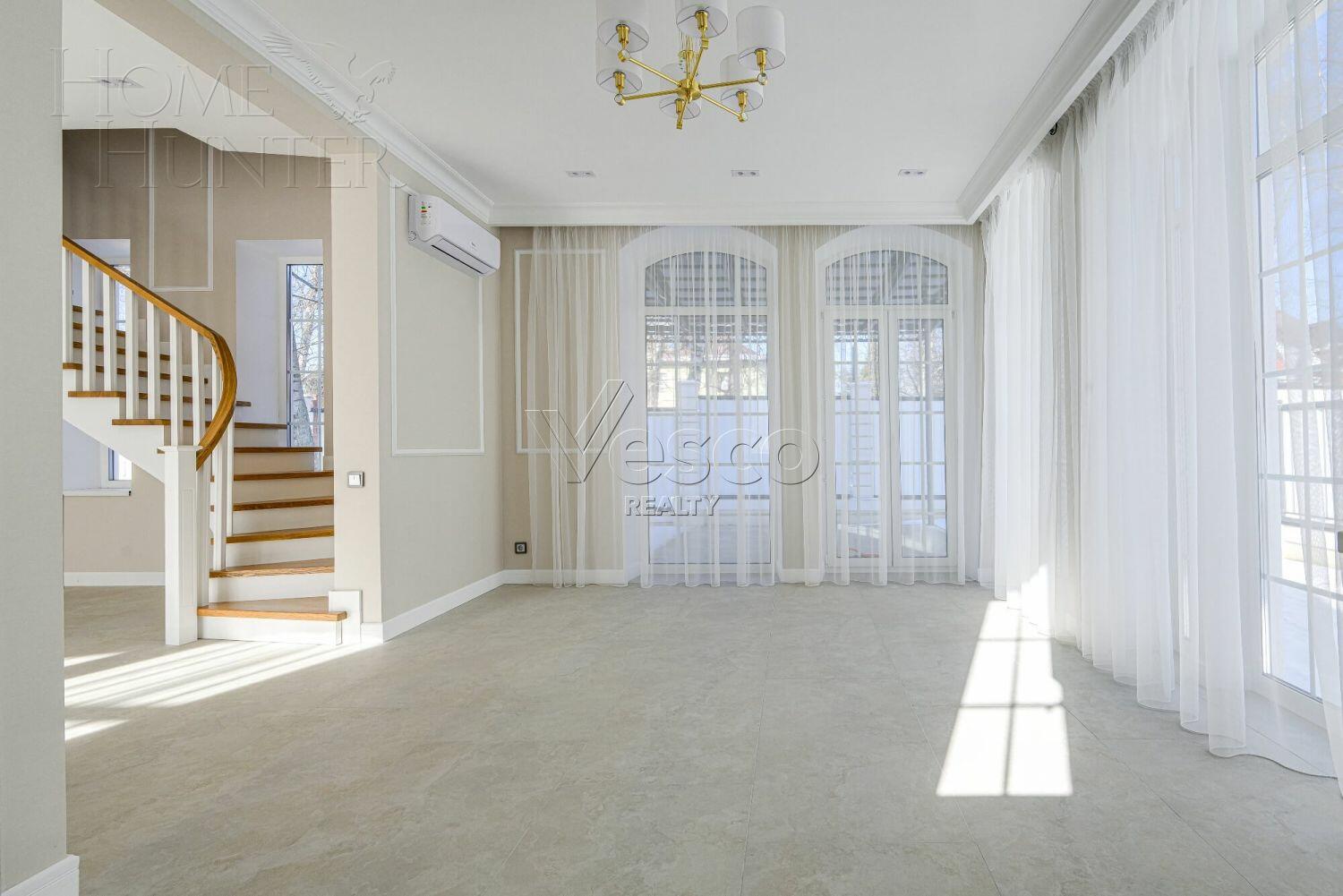 3-этажный коттедж 222 м² с отделкой