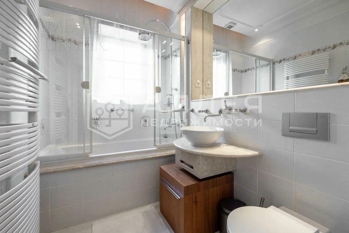 2-этажный коттедж 1 084 м² с отделкой