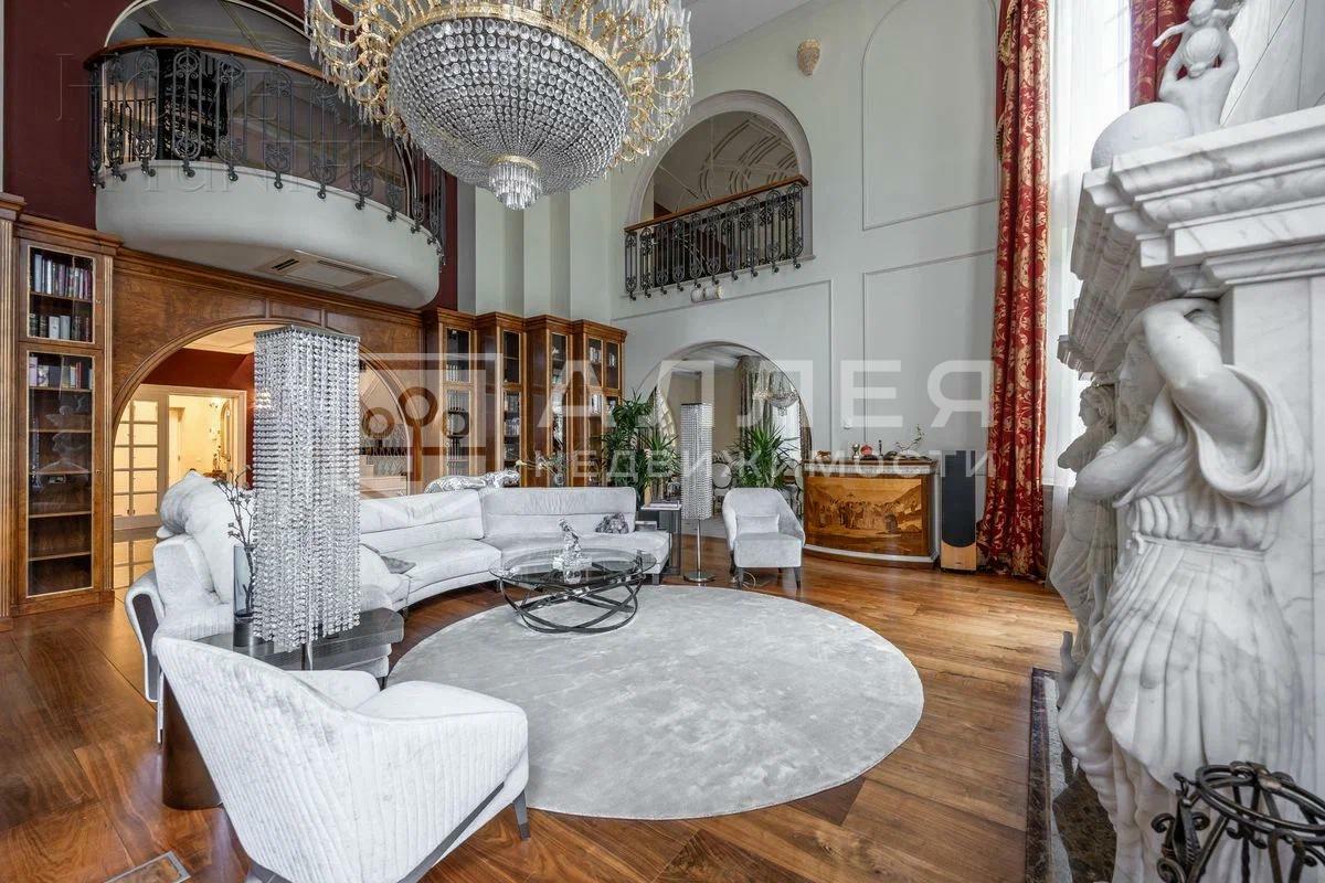 2-этажный коттедж 1 084 м² с отделкой