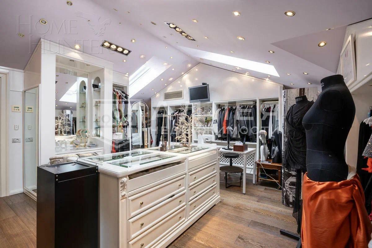 2-этажный коттедж 1 084 м² с отделкой