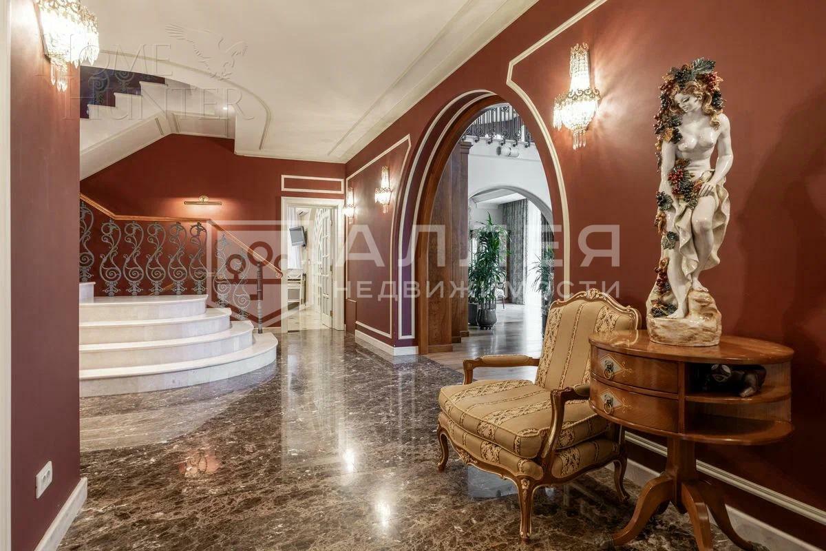 2-этажный коттедж 1 084 м² с отделкой