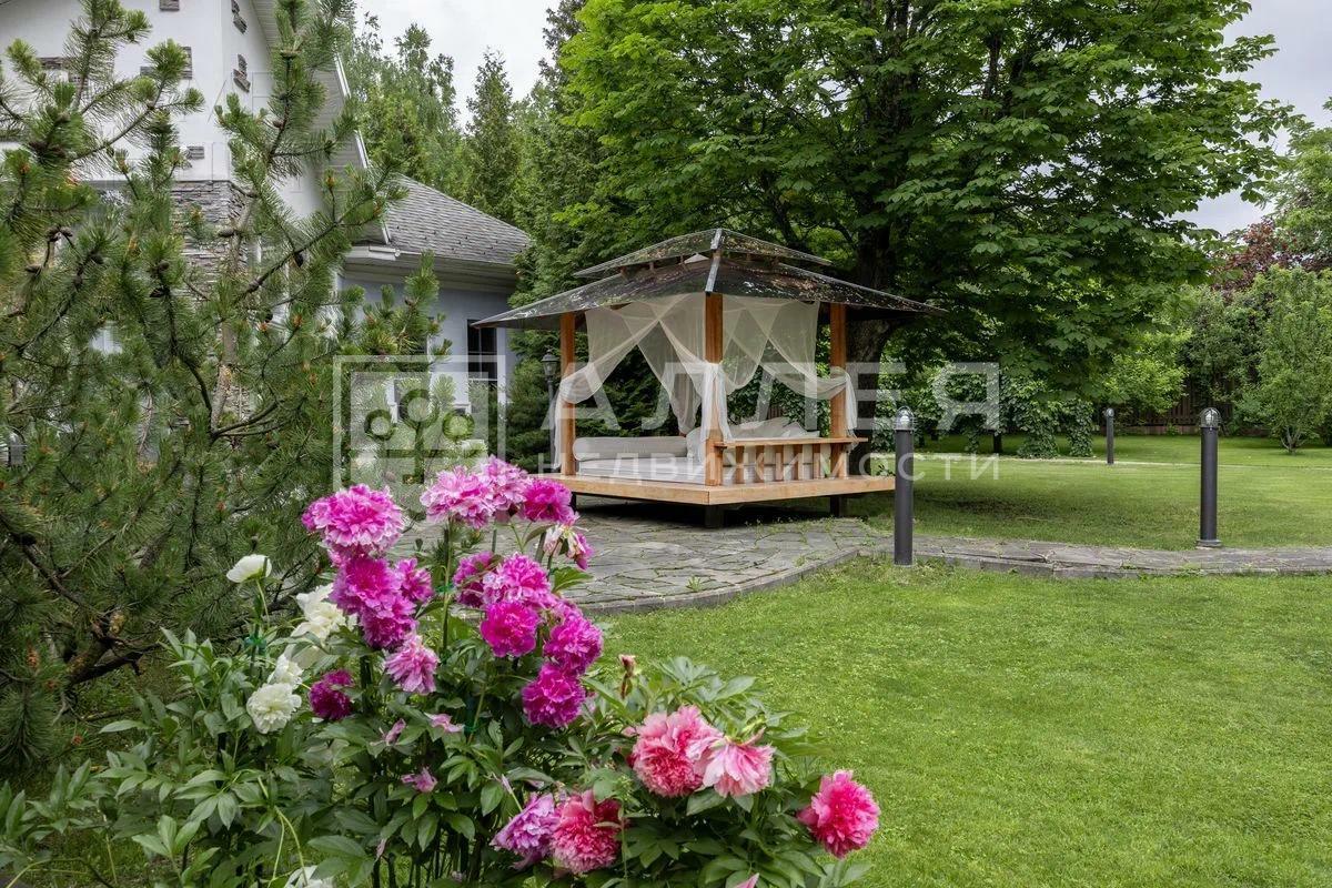 2-этажный коттедж 1 084 м² с отделкой