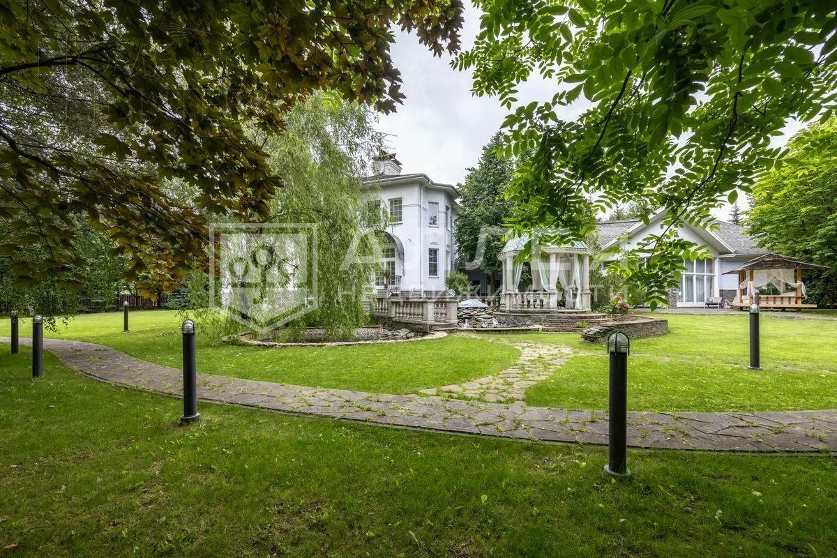 2-этажный коттедж 1 084 м² с отделкой