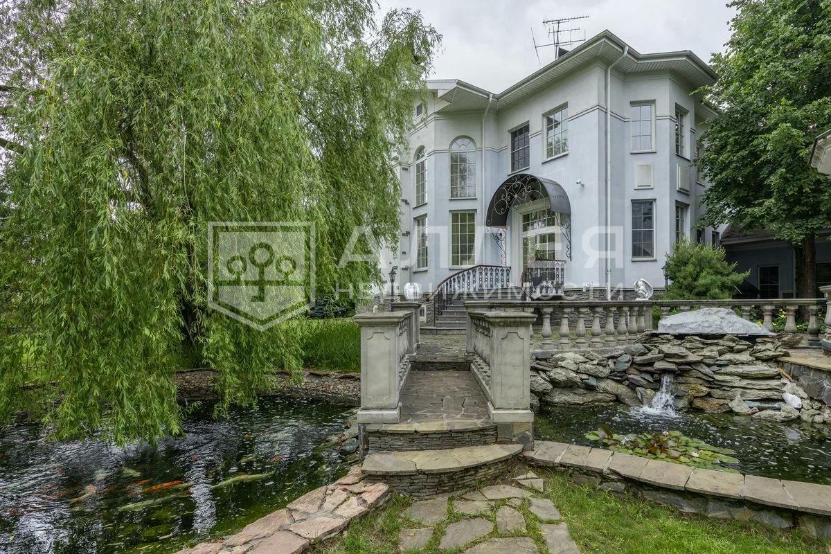 2-этажный коттедж 1 084 м² с отделкой